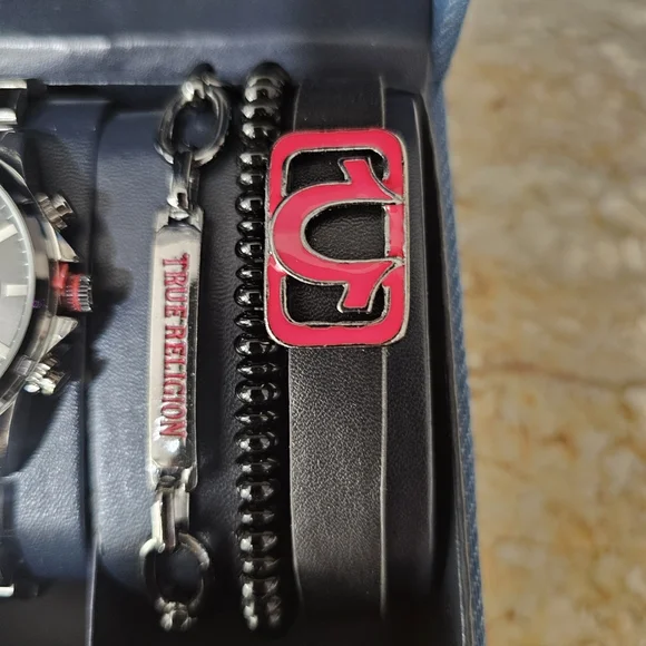 True Religion Black and Silver Watch with Bracelet Mens NEW! - Picture 2 of 6